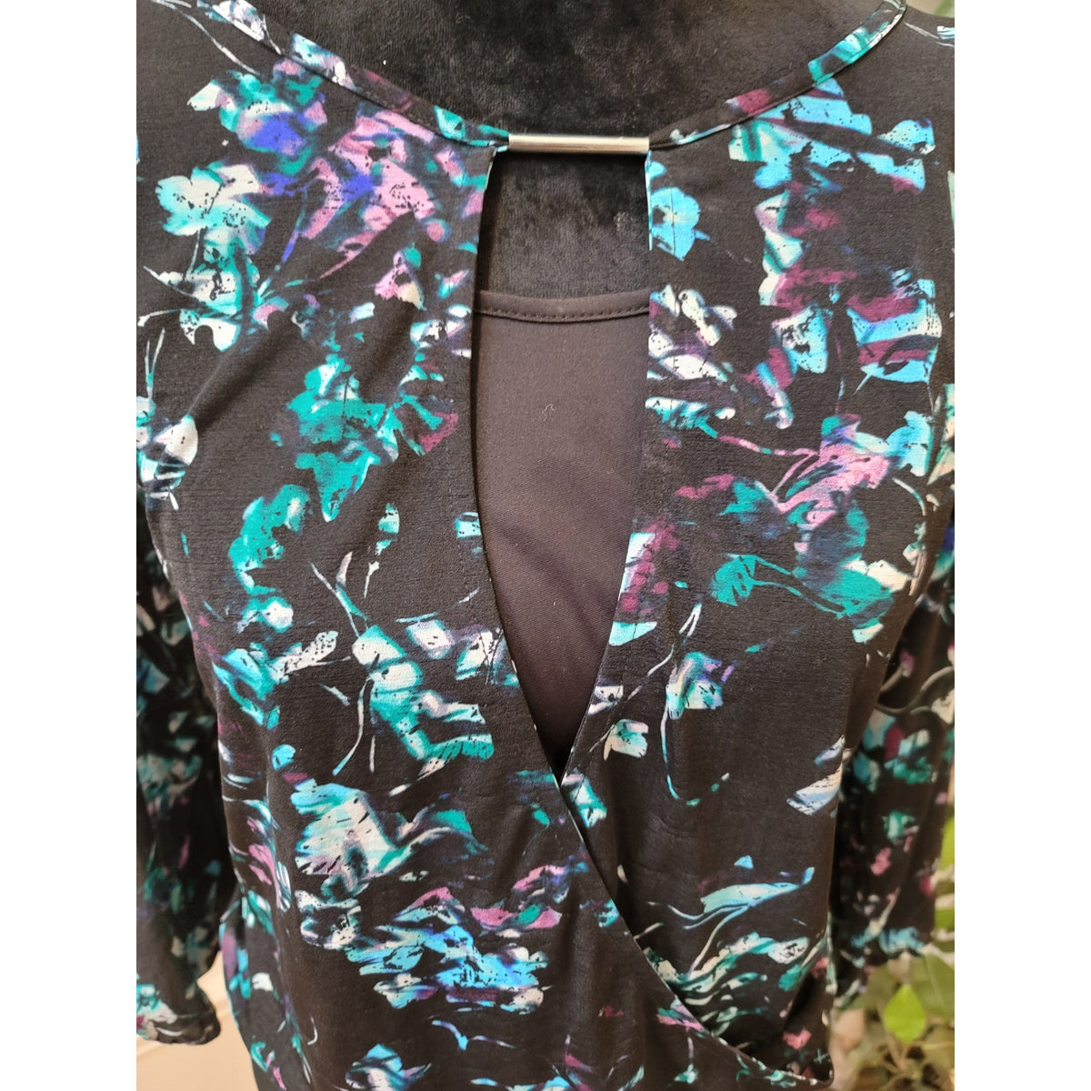 Jennifer Lopez Blouse Women's Medium Black Multicolor Floral Print Long Sleeve