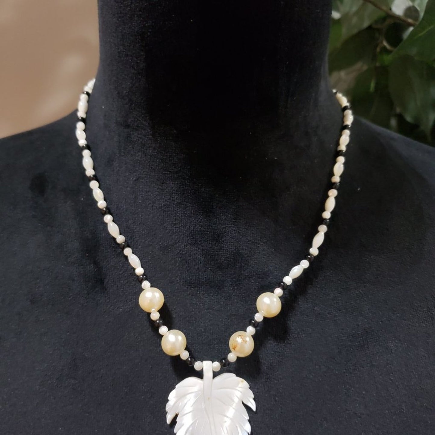 Women's Fashion White Color Big Leaf Charm Mother of Pearl Beaded Necklace