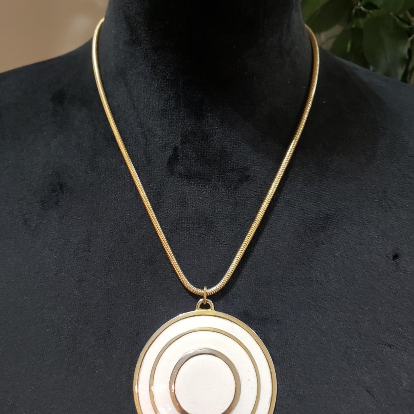 Womens Fashion Gold Tone Mother of Pearl Disc Pendant Collar Necklace w/ Lobster