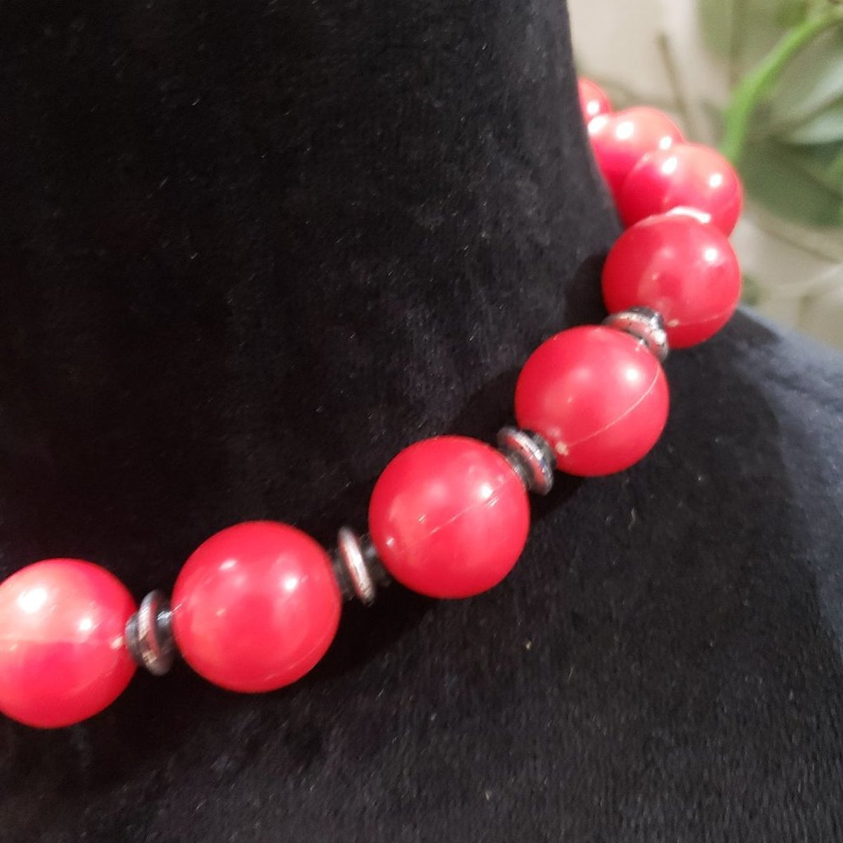 Womens Fashion Round Big Red Agate Beaded Bib Necklace Jewelry with Spring Clasp