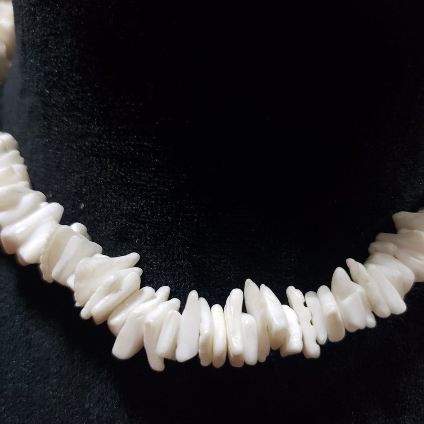 Vintage White Seashell Surfer Strand Chunk Chips Choker Barrel Close Necklace