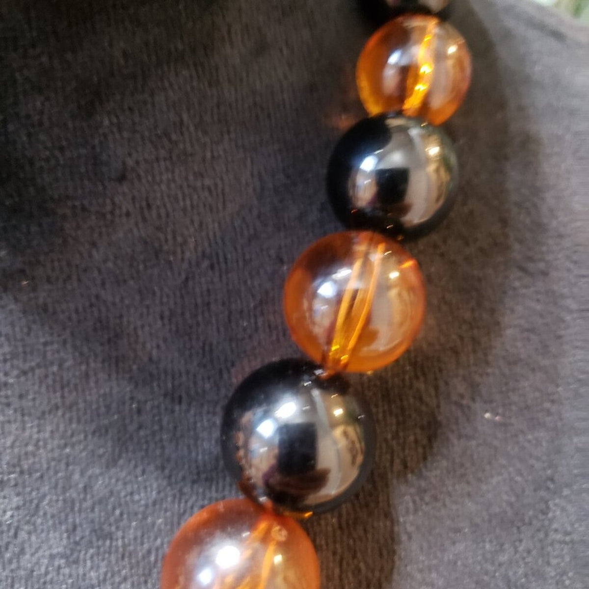 Women Fashion Black Acrylic & Swirl Amber Pinched Lucite Beaded Necklace jewelry