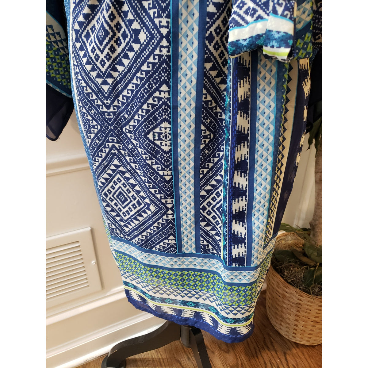 AGB Dress Women Size 8 Blue Geometric Belted Sheath Polyester Lined Vietnam
