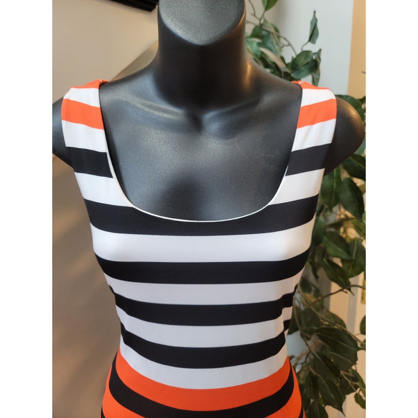 Jessica Howard Maxi Dress Women’s Small Black Orange White Striped Sleeveless