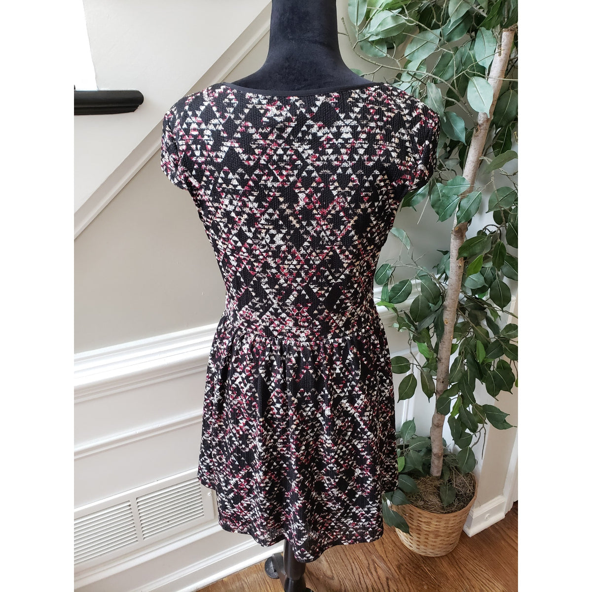 City Triangles Fit & Flare Dress Women's L Multicolor Geometric Print Cap Sleeve