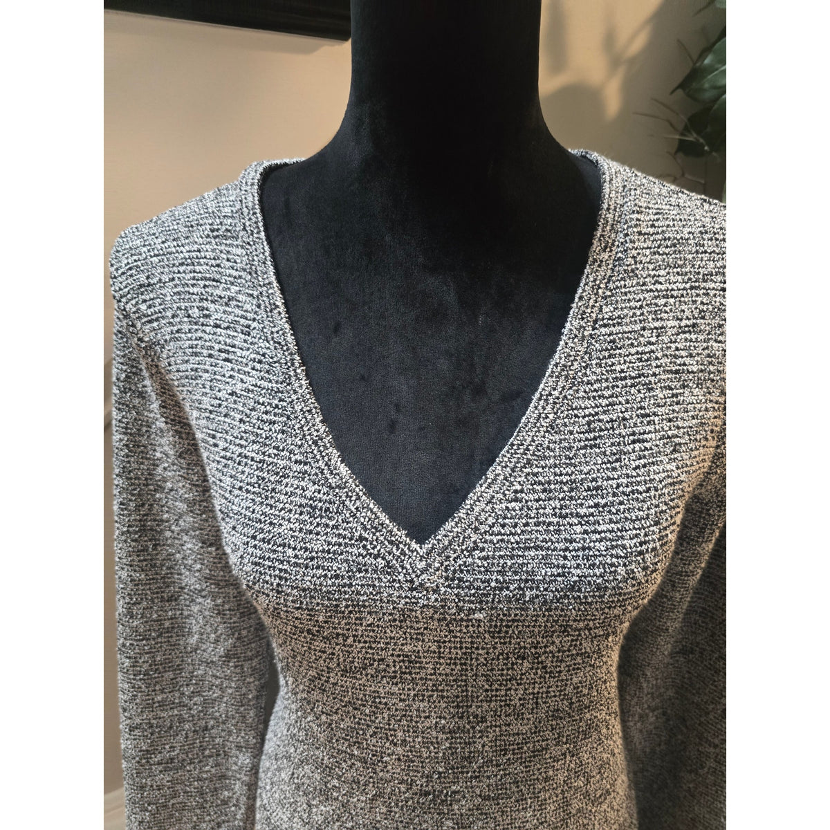 Lou & Grey Knit Dress Women's Size Medium Gray V-Neck Knit Long Sleeves