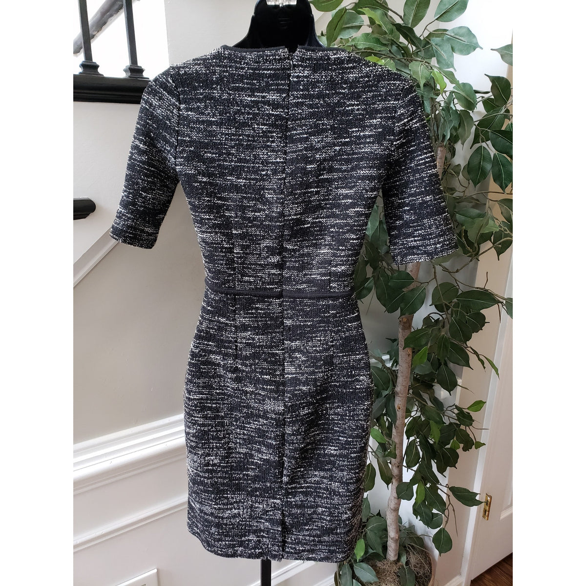 Banana Republic Shift Dress Womens Size 0 Black Space Dye Round Neck Back Zip
