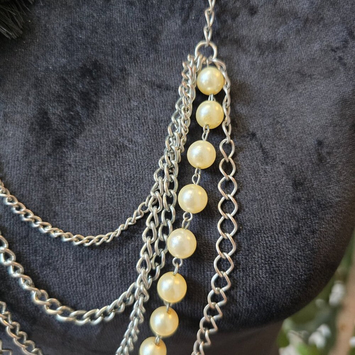 VTG Womens Ivory Pearl Silver Tone Chain Collar Flower Necklace w/ Lobster Clasp