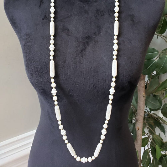 Women's Fashion Sarah Coventry White Bead Flower Hippie Embossed Long Necklace