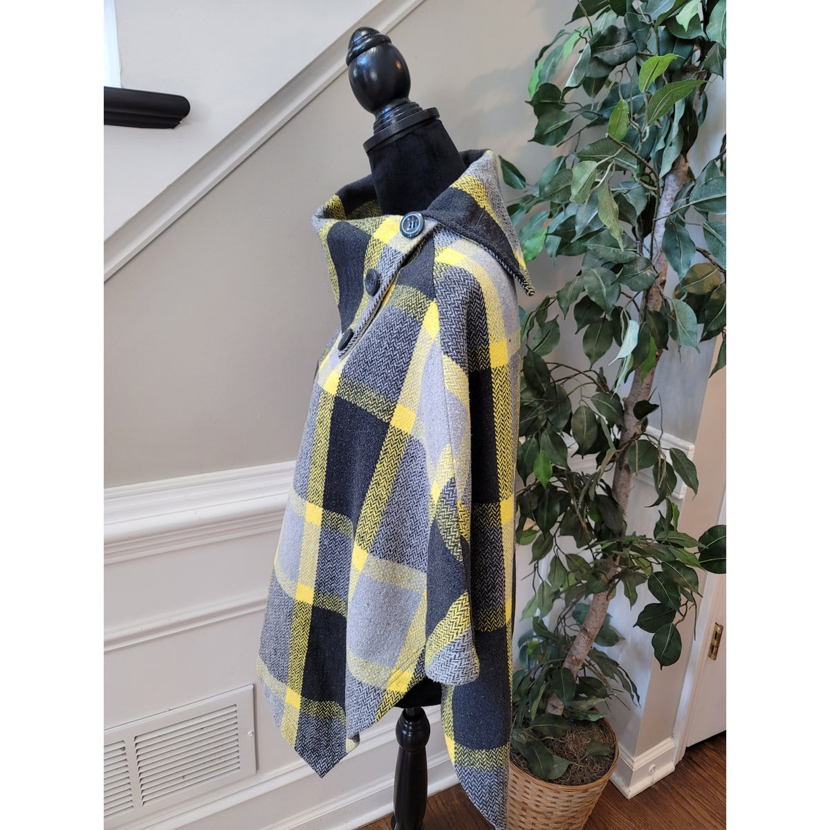 Last Kiss Poncho Cape Jacket Women Medium Yellow/Gray Herringbone Asymmetric Hem