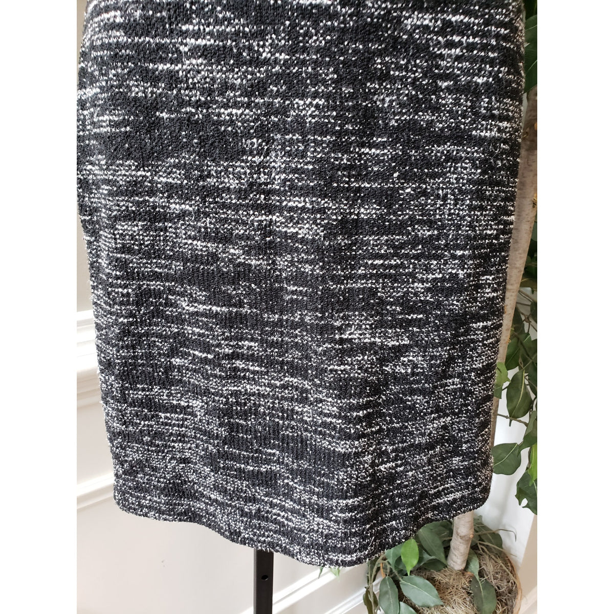 Banana Republic Shift Dress Womens Size 0 Black Space Dye Round Neck Back Zip