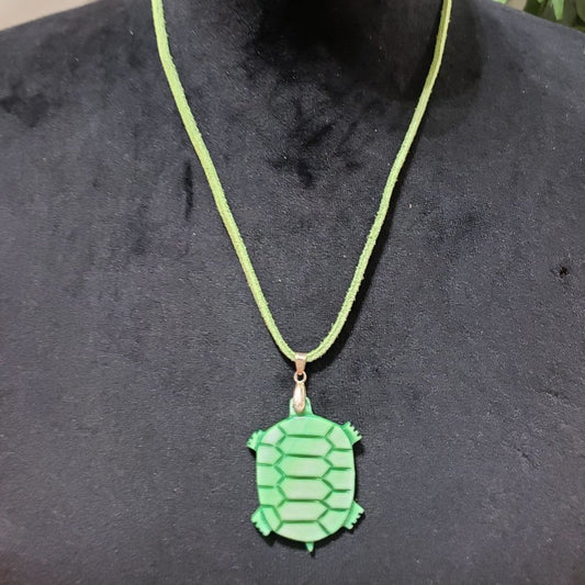 Womens Fashion Elegant Abalone Shell Green Turtle Pendant Necklace