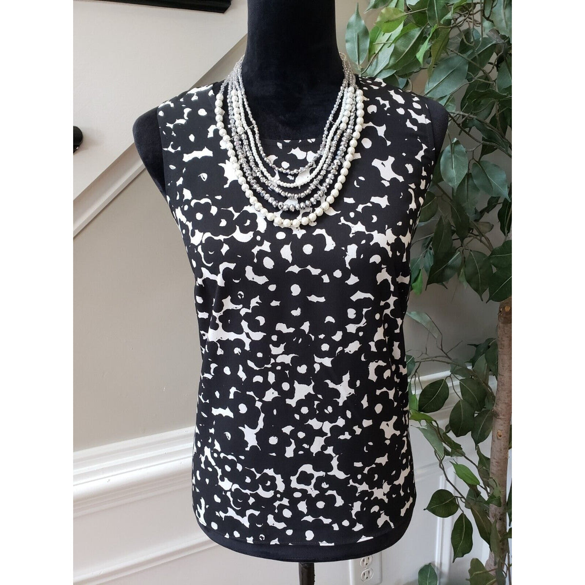 CAbi Women's White Black Floral 100% Polyester Round Neck Sleeveless Top Tank XS