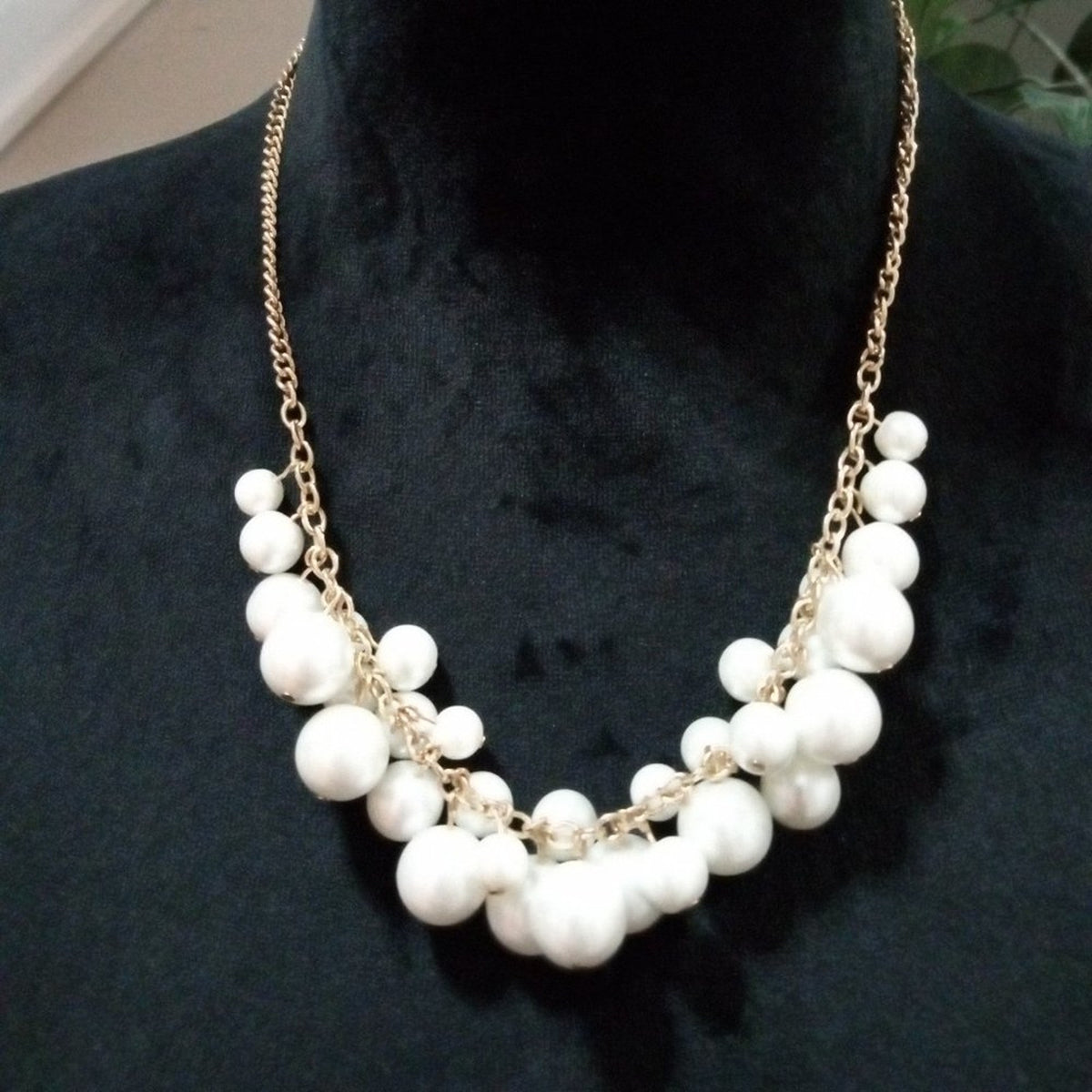 Women's Fashion Chunky Freshwater Pearl Beaded Charm Necklace with Lobster Clasp