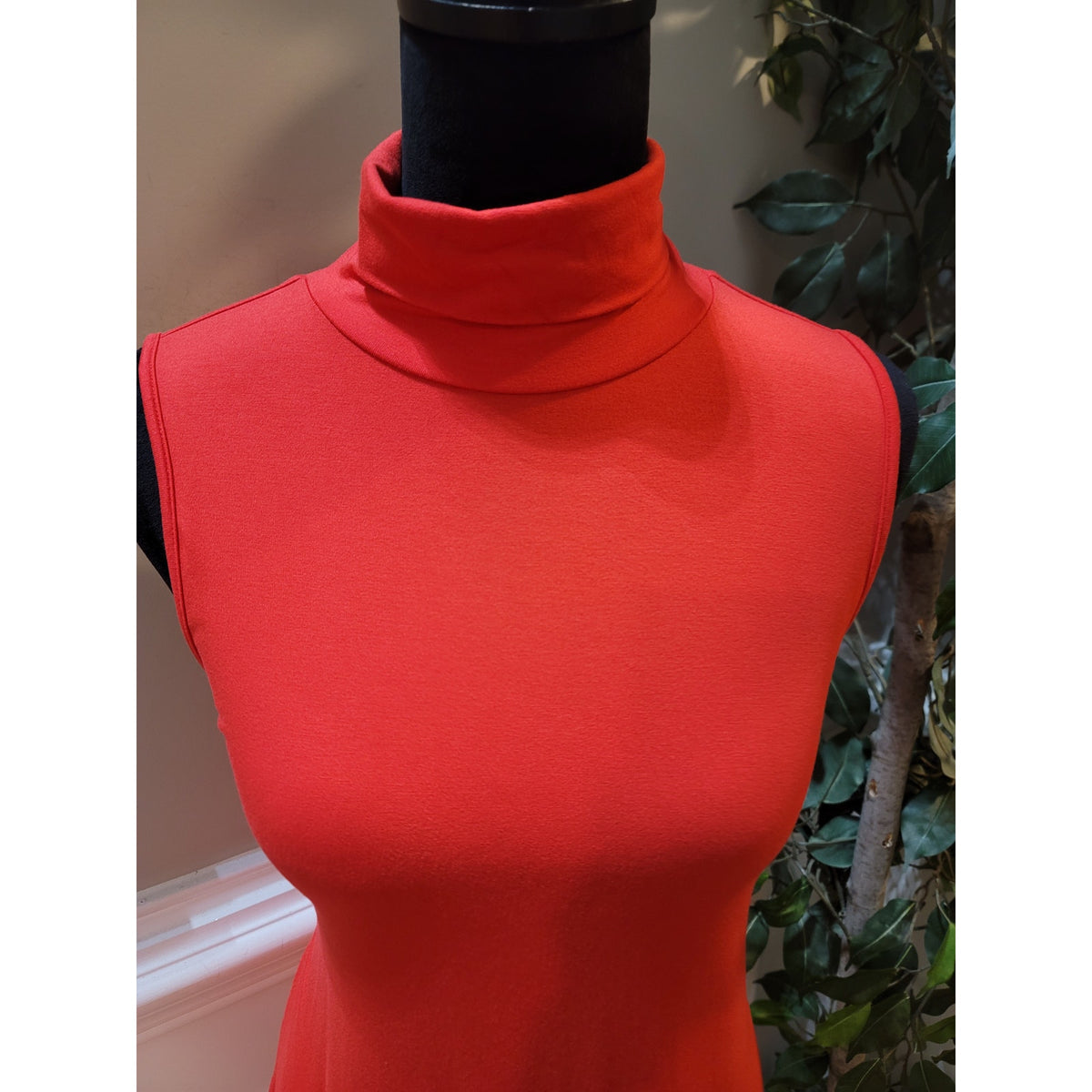 Vince Camuto Blouse Women's Size Small Red Rayon Mock Neck Party Cocktail