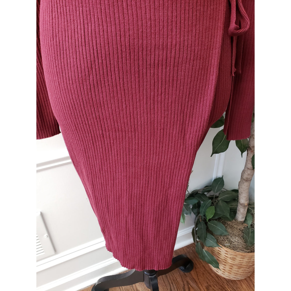 Questions Wrap Dress Women's Size 1X Burgundy Ribbed Cutout Mock Neck Tie Waist