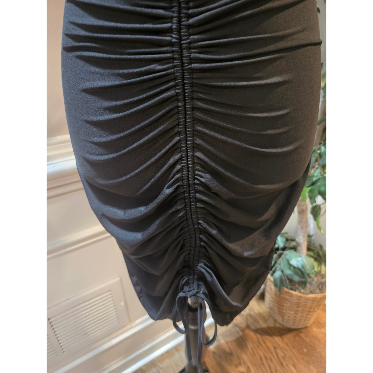 Fashion Nova Bodycon Dress Womens SZ M Black Drawstring Hem V-Neck Short Sleeve