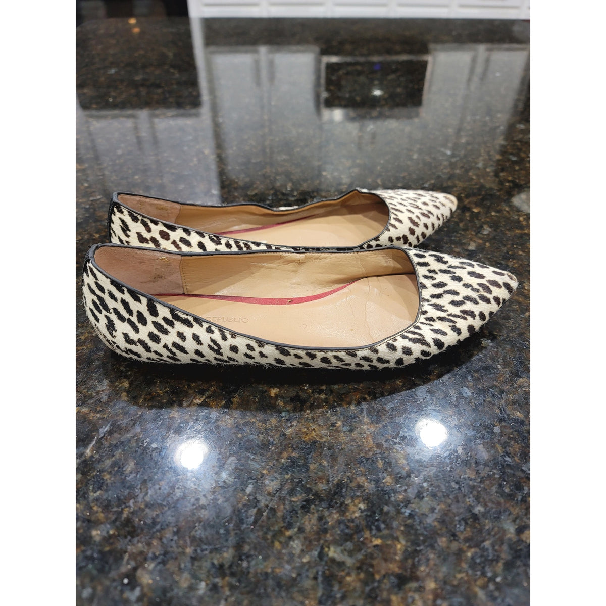 Banana Republic Pumps Women Size 8 White Brown Leopard Print Pointed Toe Slip On