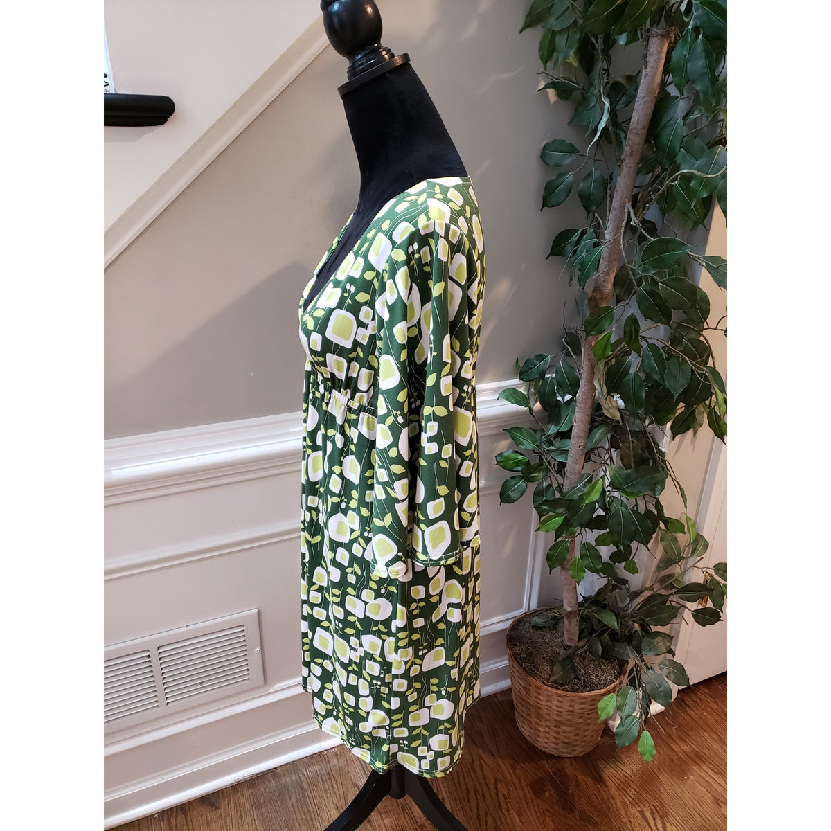 Uncle Frank Women's Size M Green Floral Print Dress Polyester Spandex Casual