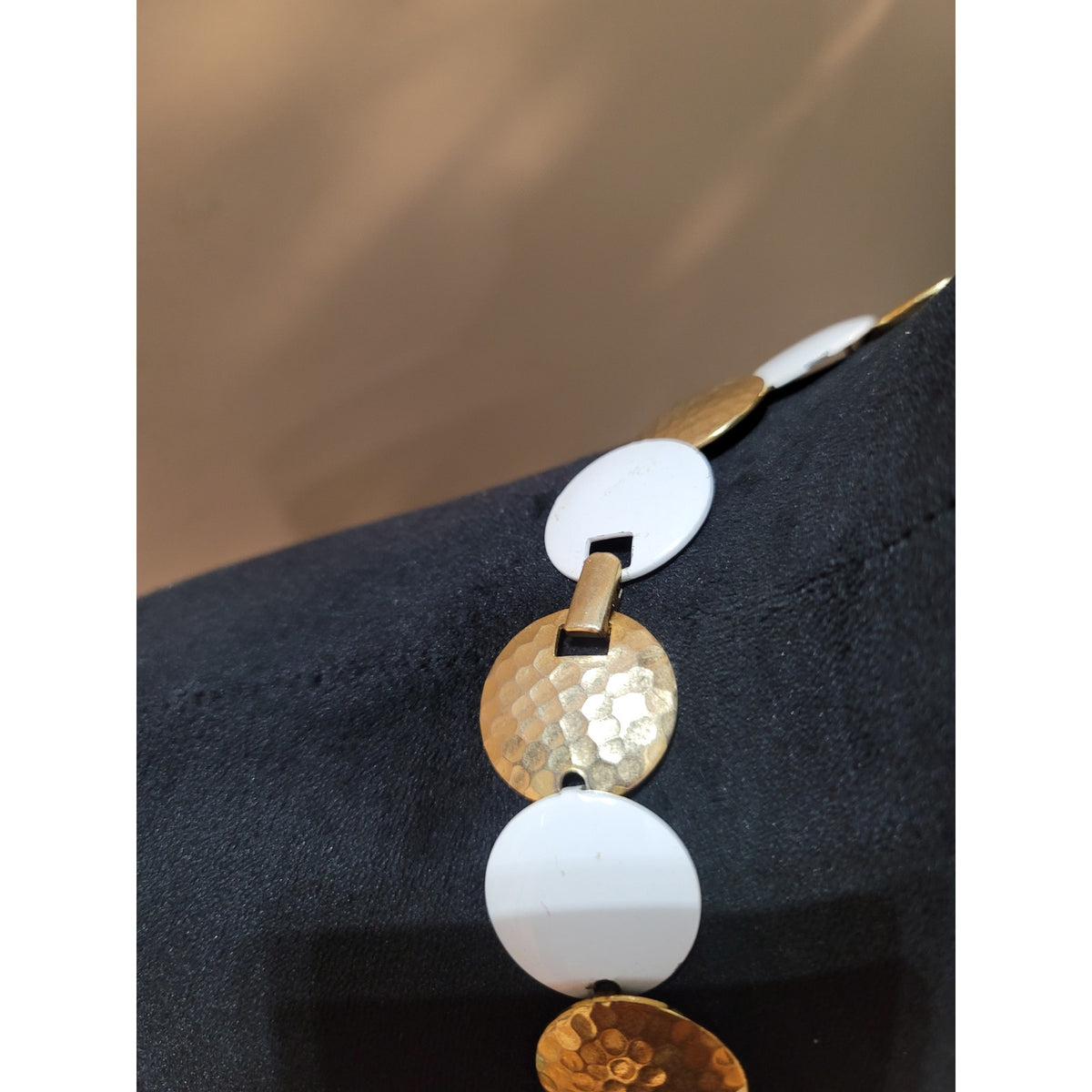 Women's White And Gold Hammered Disc Choker Necklace With Box Clasp Lock