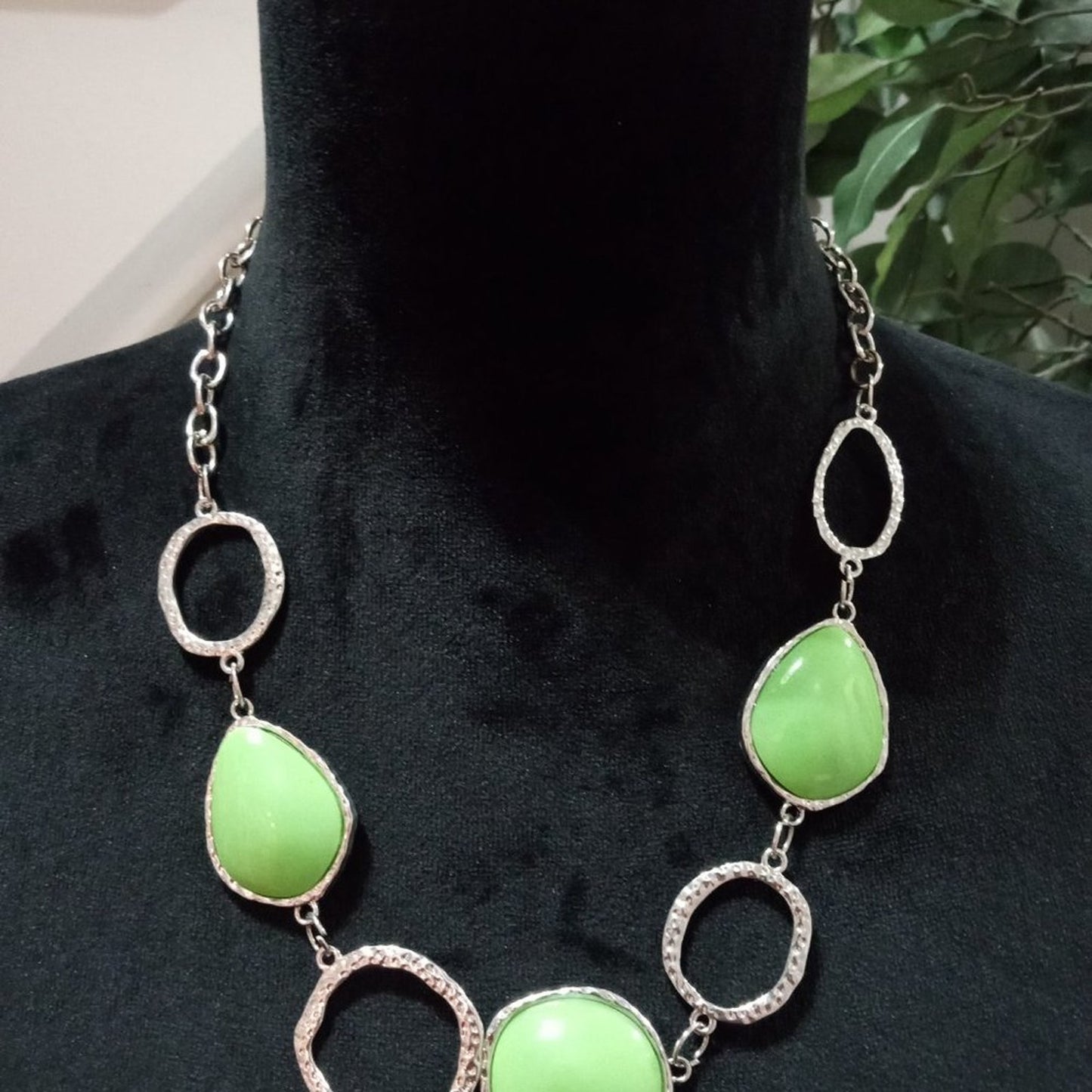 Womens Fashion Silver Hollow Circles Green Rhinestone Beads Necklace w/ Lobster