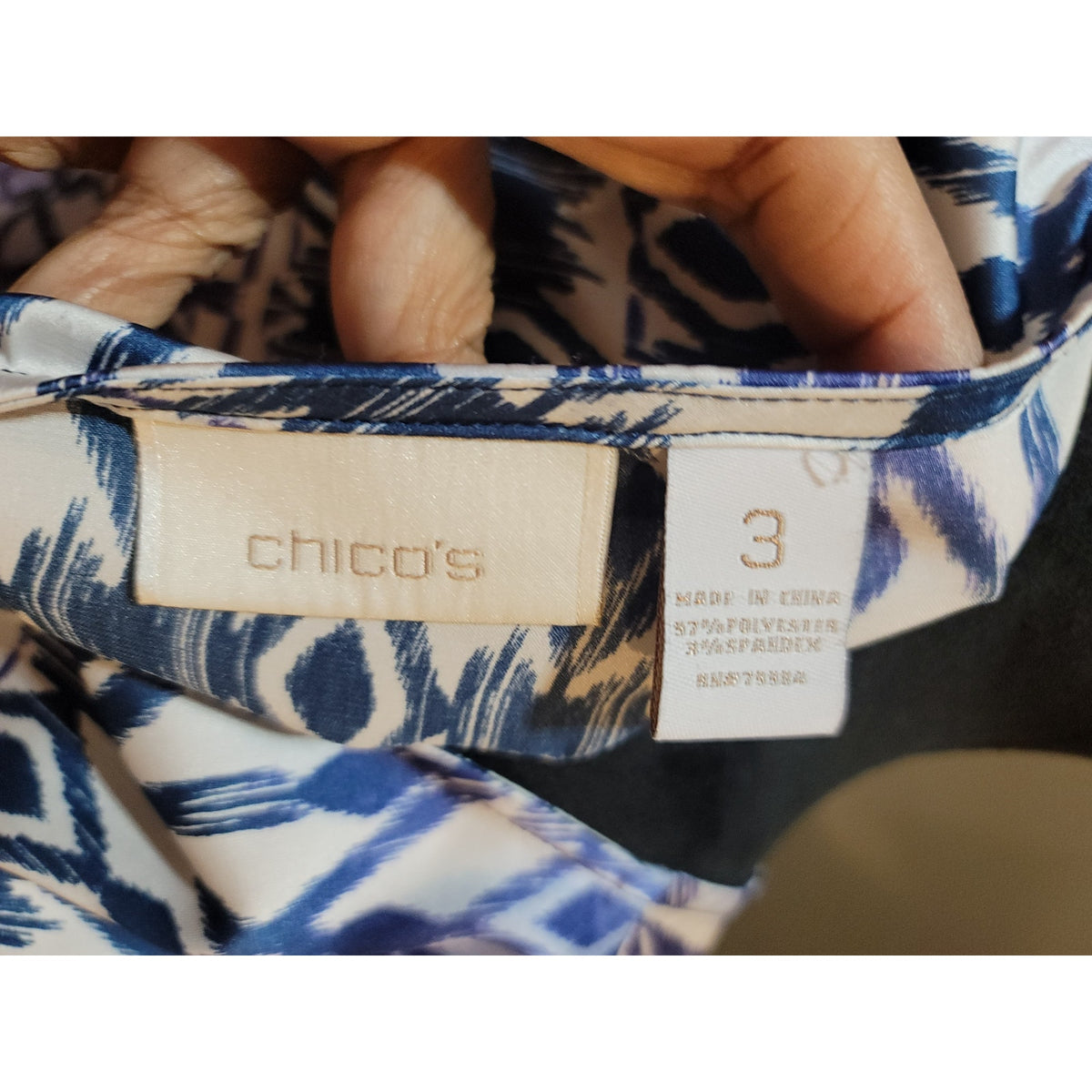 Chico's Blouse Top Women SZ 3 Blue/White Ikat Geometric Scoop Neck Pleated Front