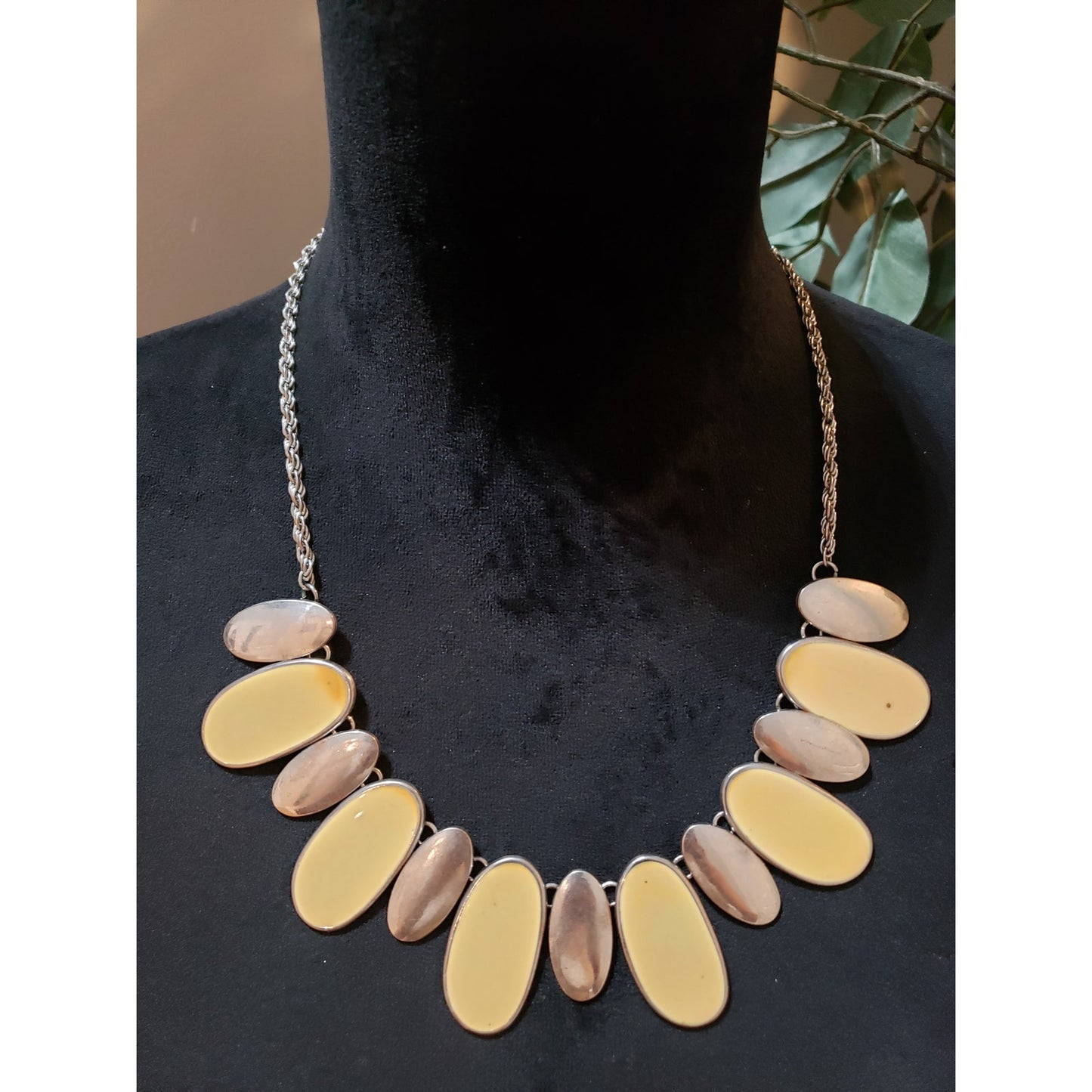 Womens Fashion Silver Tone Ivory Lucite Faceted Oval Cabochon Necklace Jewelry