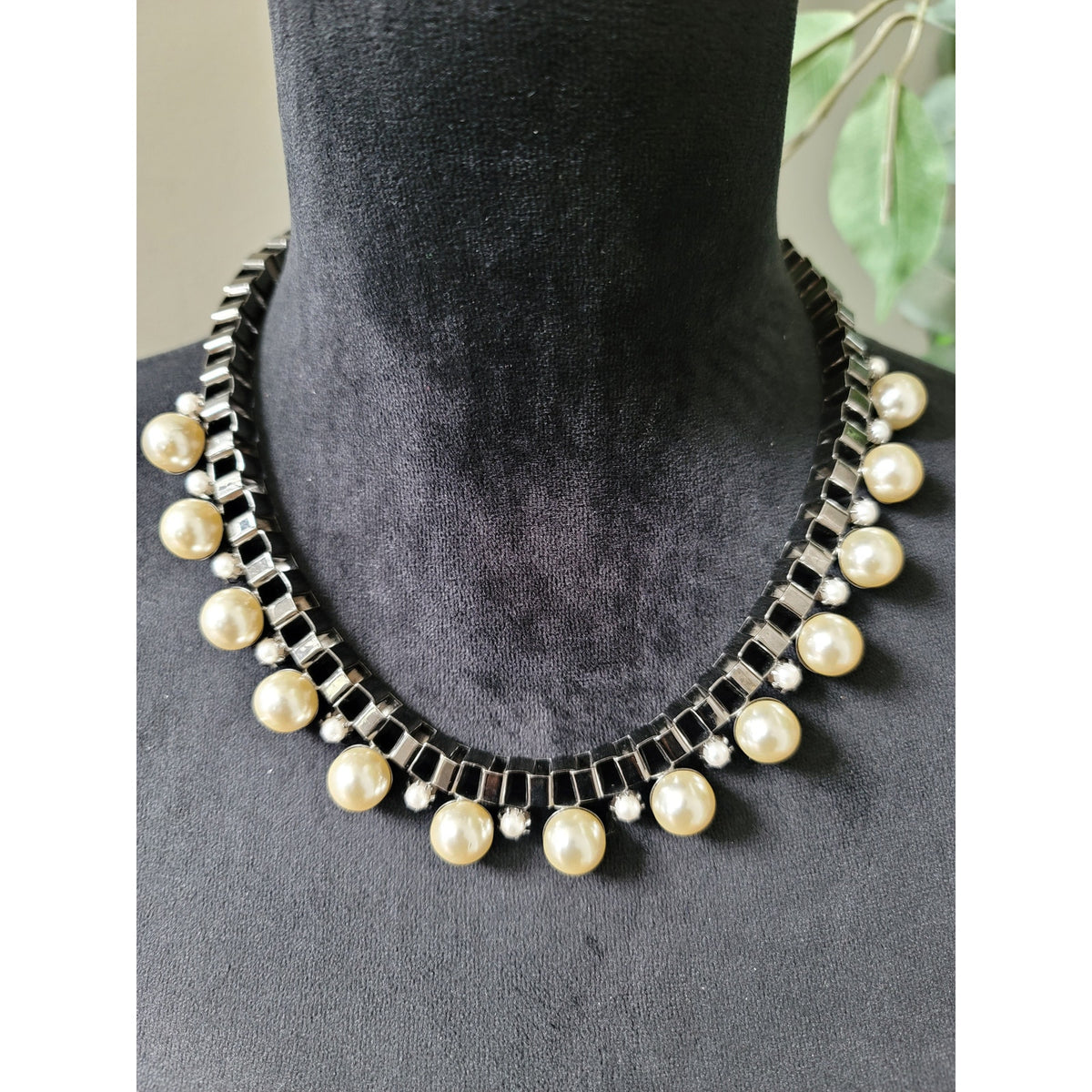 Women's Pearl Beaded Necklace With Black Chain Design And Lobster Clasp Lock