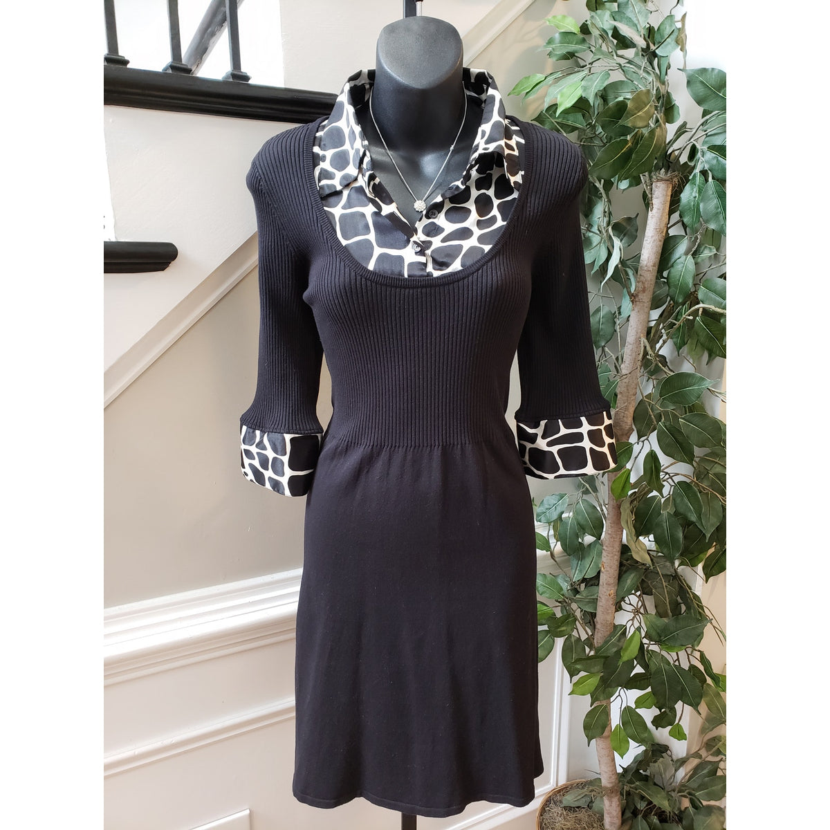 INC Women's Dress Size M Black Knit Contrast Collar Cuff Giraffe Print