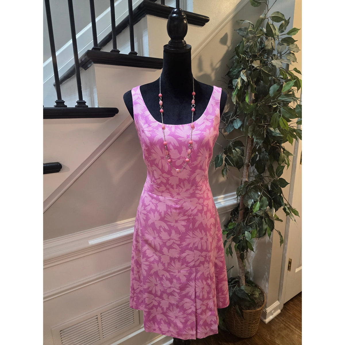 Ann Taylor Sheath Dress Womens SZ 8 Pink Floral Pleat Knee Scoop Neck Sleeveless