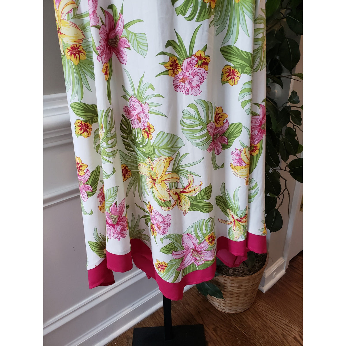 Cheztu Long Maxi Dress Women's 18 White Floral Surplice Neck Sleeveless Back Zip