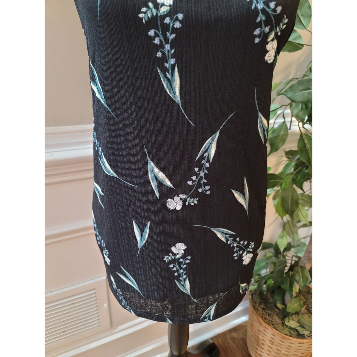 Apt. 9 Blouse Top Women’s Size 1X Black Floral Botanical Sleeveless Mock Neck