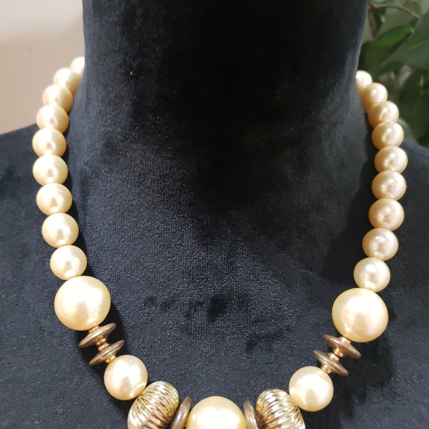 Women Fashion Elegant Faux Pearl Beaded Choker Necklace with Lobster Clasp