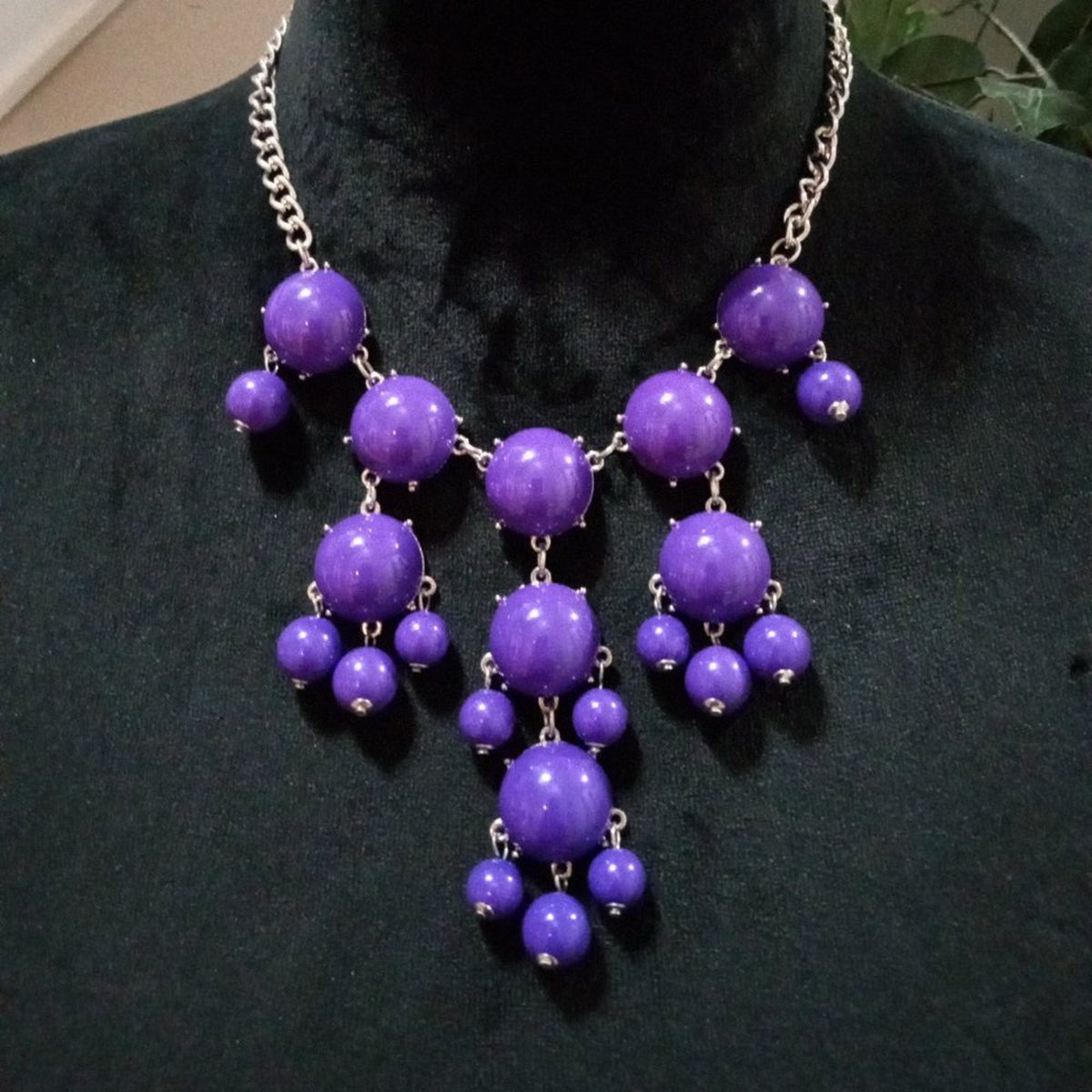 Womens Fashion Chunky Purple Color Beaded Statement Bib Necklace with Lobster