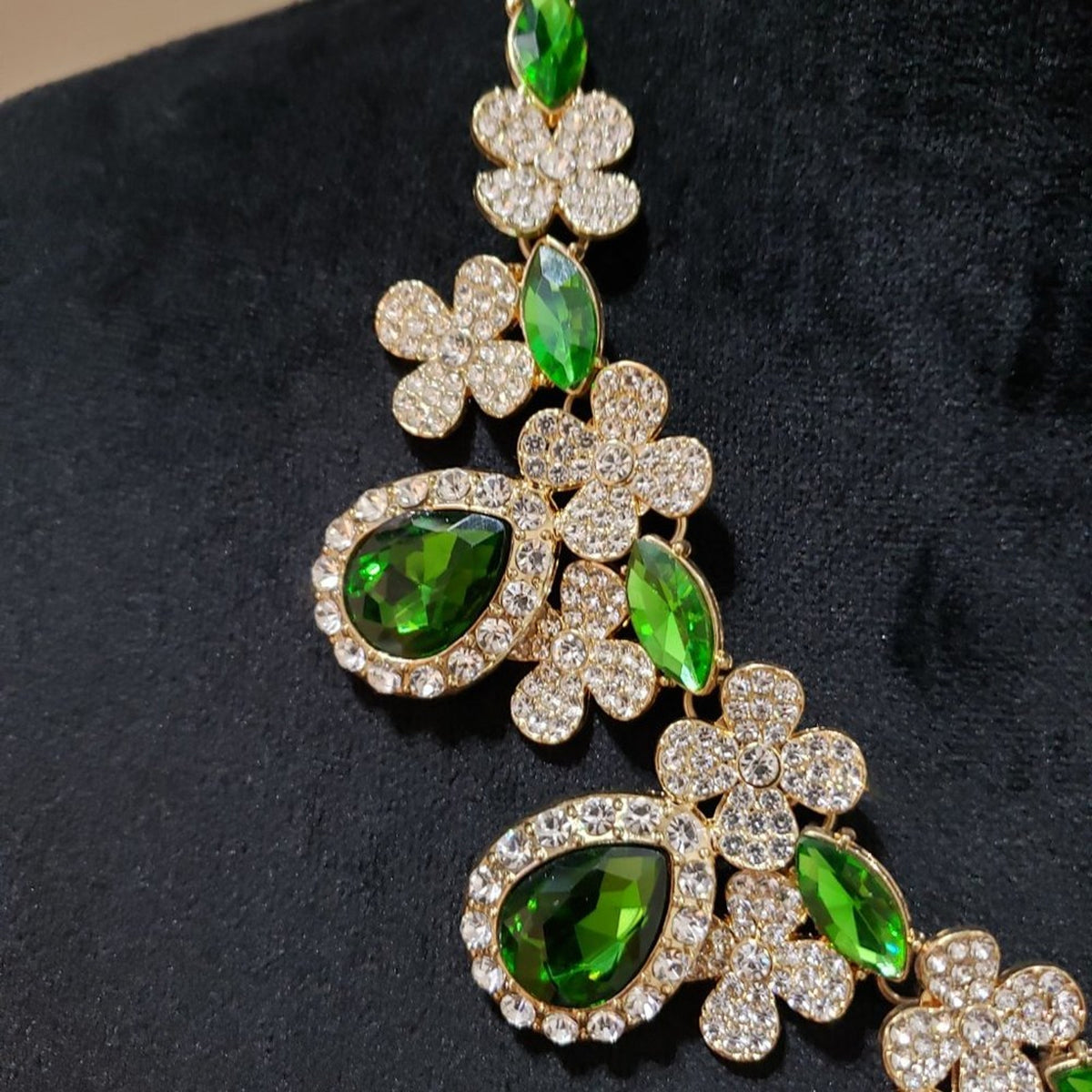 Womens Fashion Green Rhinestones Faceted Crystal Bib Necklace with Lobster Clasp