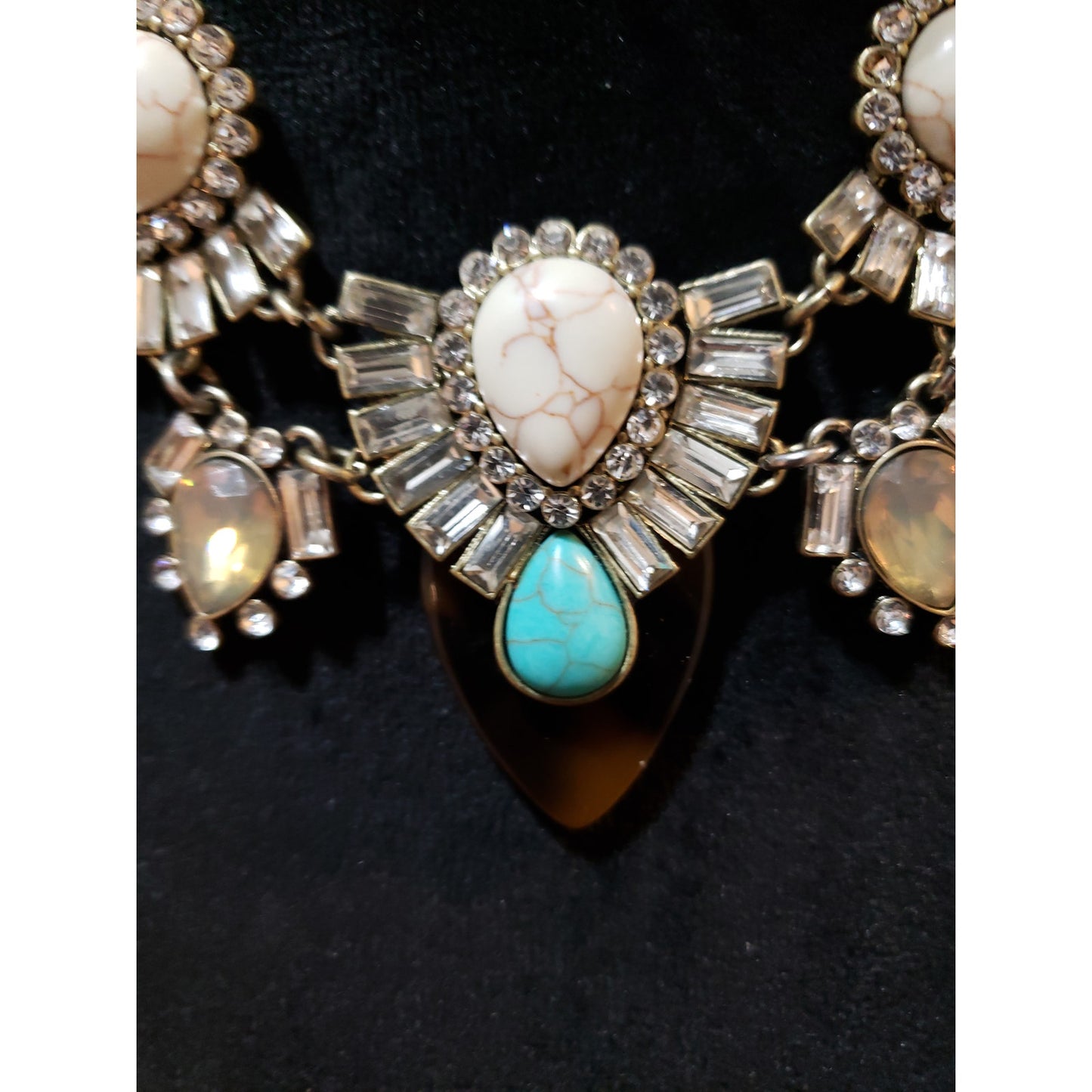 Women Fashion Howlite Turquoise Stones Crystal Beaded Statement Elegant Necklace