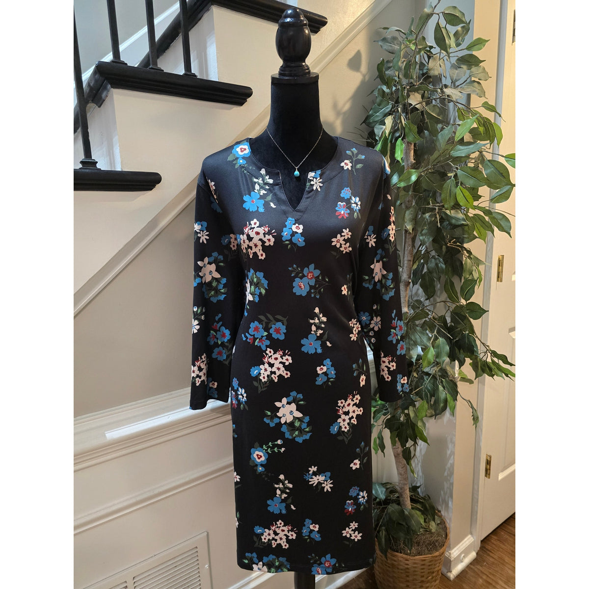 Floral Dress Women's Size 2XL Black Blue UPF 50 Long Sleeves V Neck With Pockets