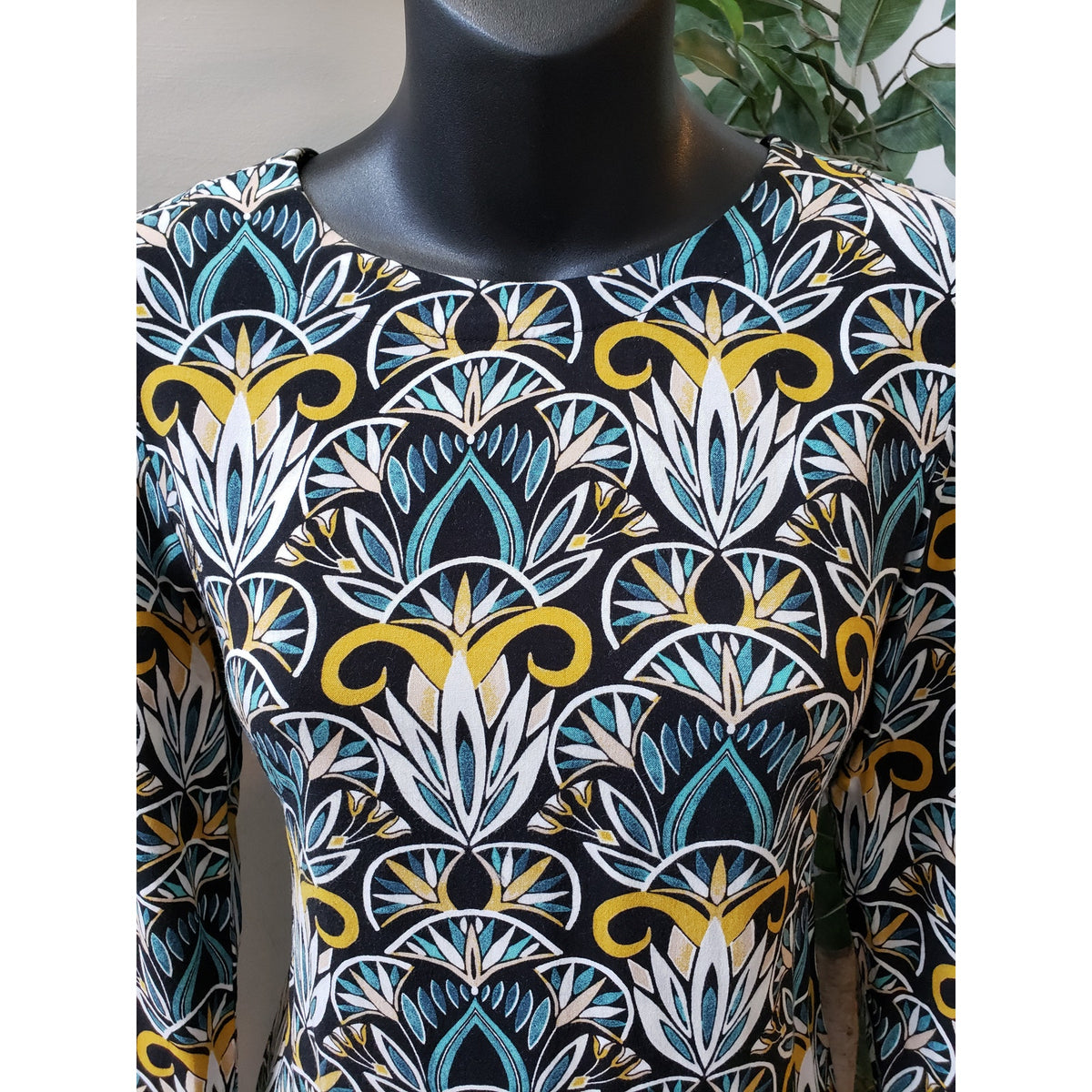 H&M Shift Dress Women Size 2 Multi Diamond Floral Viscose Long Sleeve Round Neck