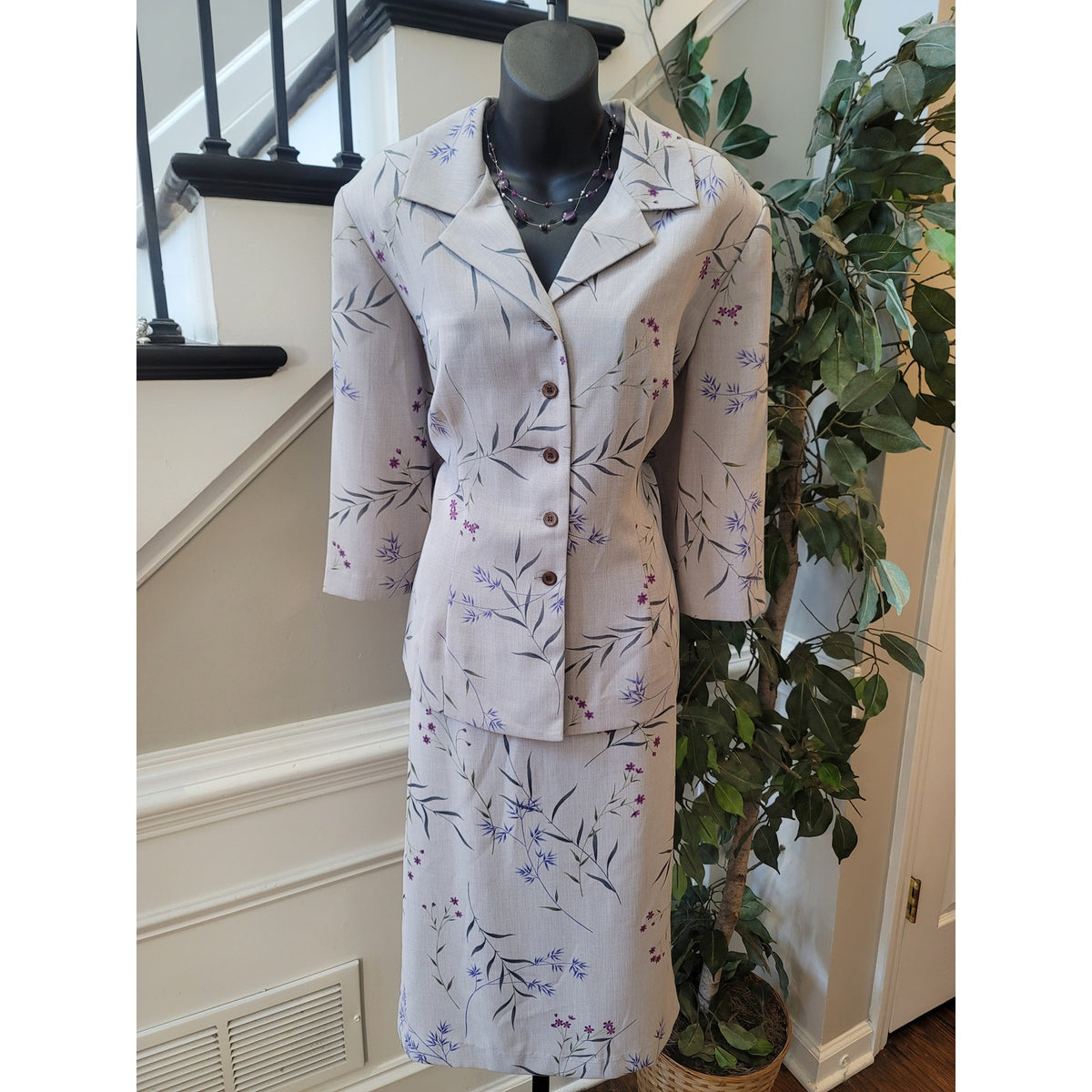 Danny & Nicole Skirt Suit Womens SZ 18 Beige Floral 3/4 Sleeves Blazer Side Slit