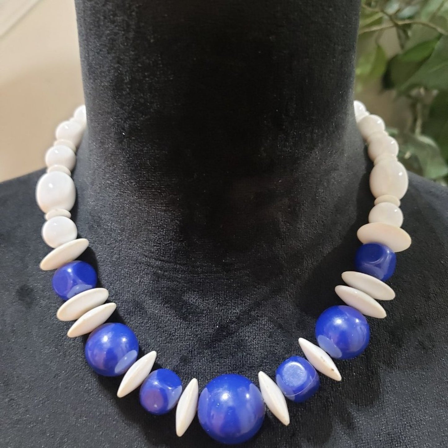Women Fashion White Flat Disk Round Blue Stone Beaded Choker Necklace w/ Lobster