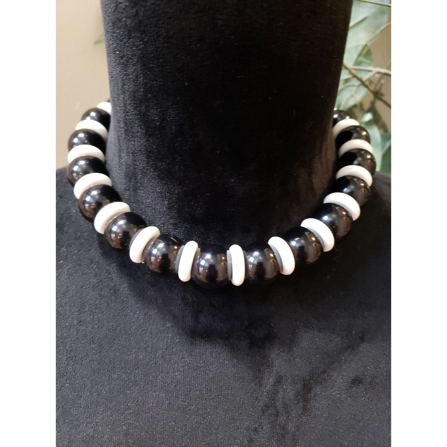 Women Onyx Black Beads White Acrylic Spacers Collar Necklace / Spring Ring Clasp