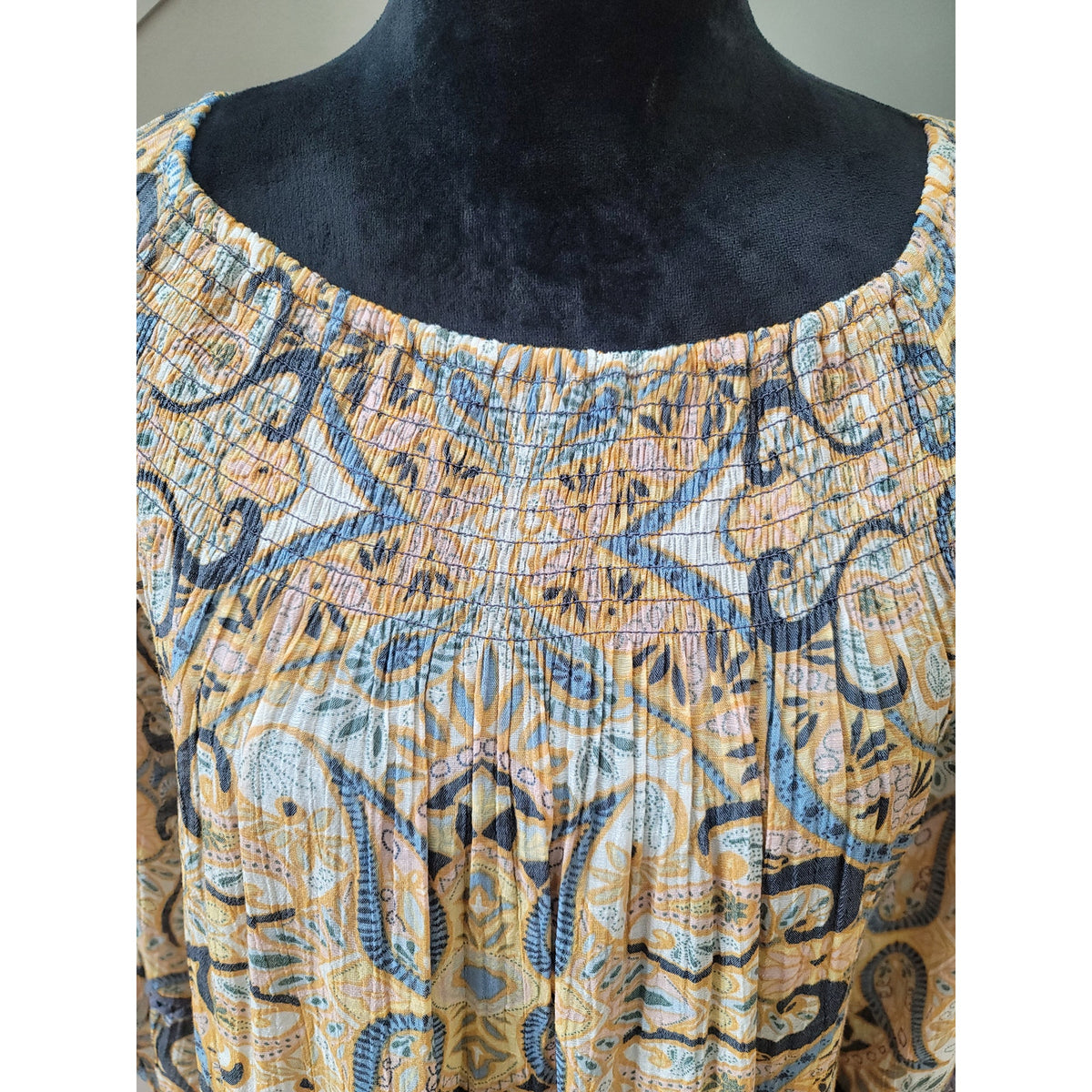 New Directions Blouse 1X Multi Paisley Smocked Scoop Curved Long Sleeve Pullover