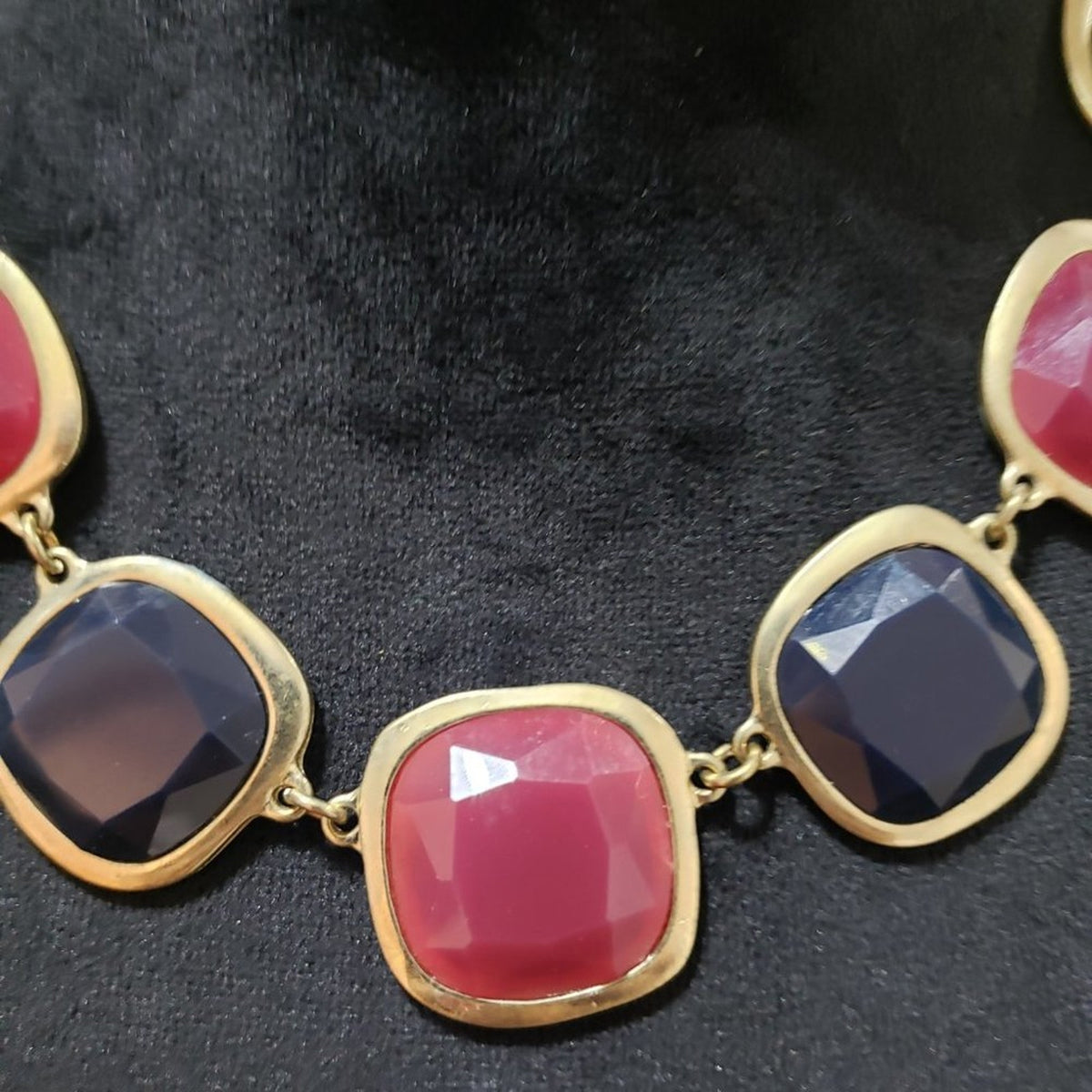 Womens Fashion Red Black Lucite Acrylic Stone Statement Necklace Lobster Clasp