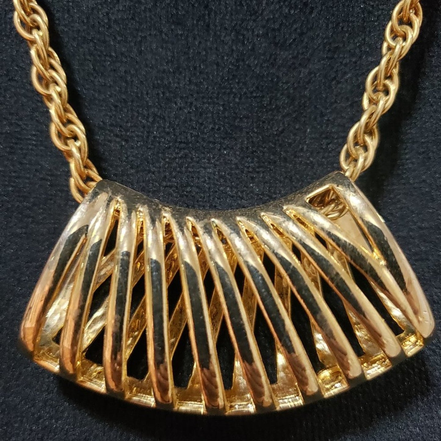 Women Fashion Gold Tone Chain Art Deco Filigree Pendant Necklace with Lobster