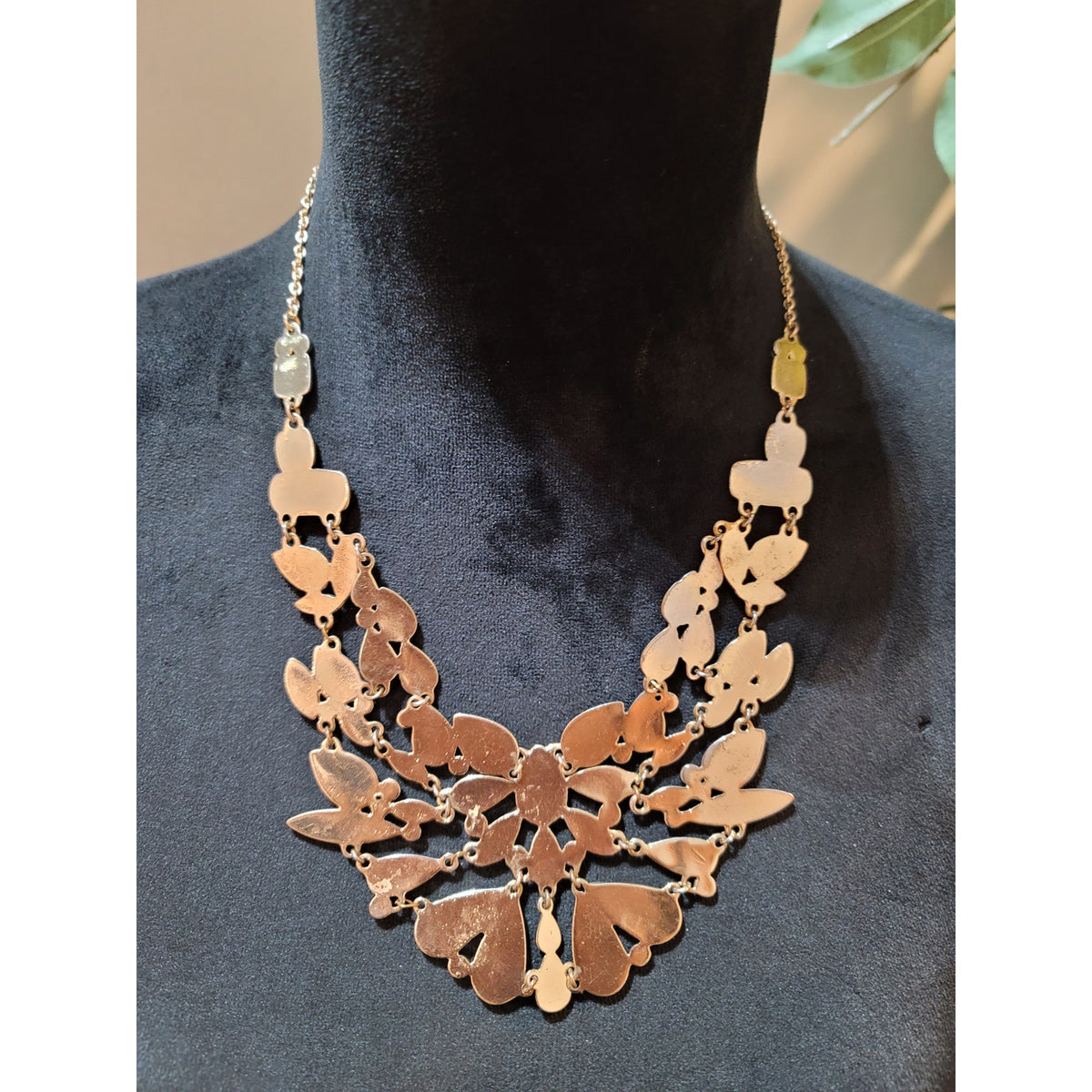 Aldo Women Green Statement Bib Necklace Gold Tone Lobster Clasp Fashion Jewelry