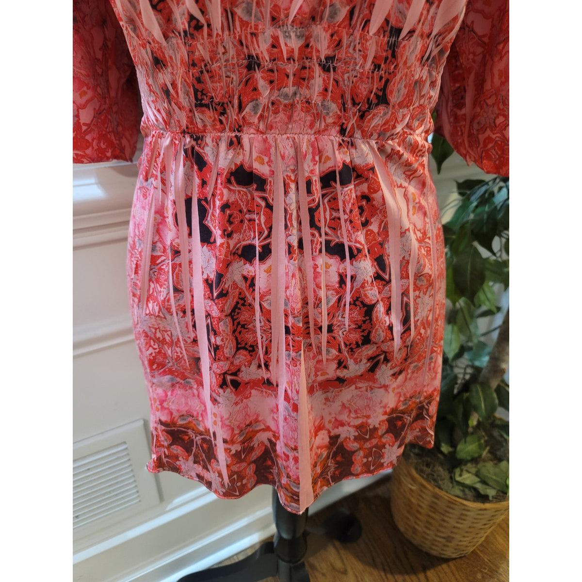 One World Blouse Top Women's Large Pink Floral Smocked Flutter Sleeve Scoop Neck