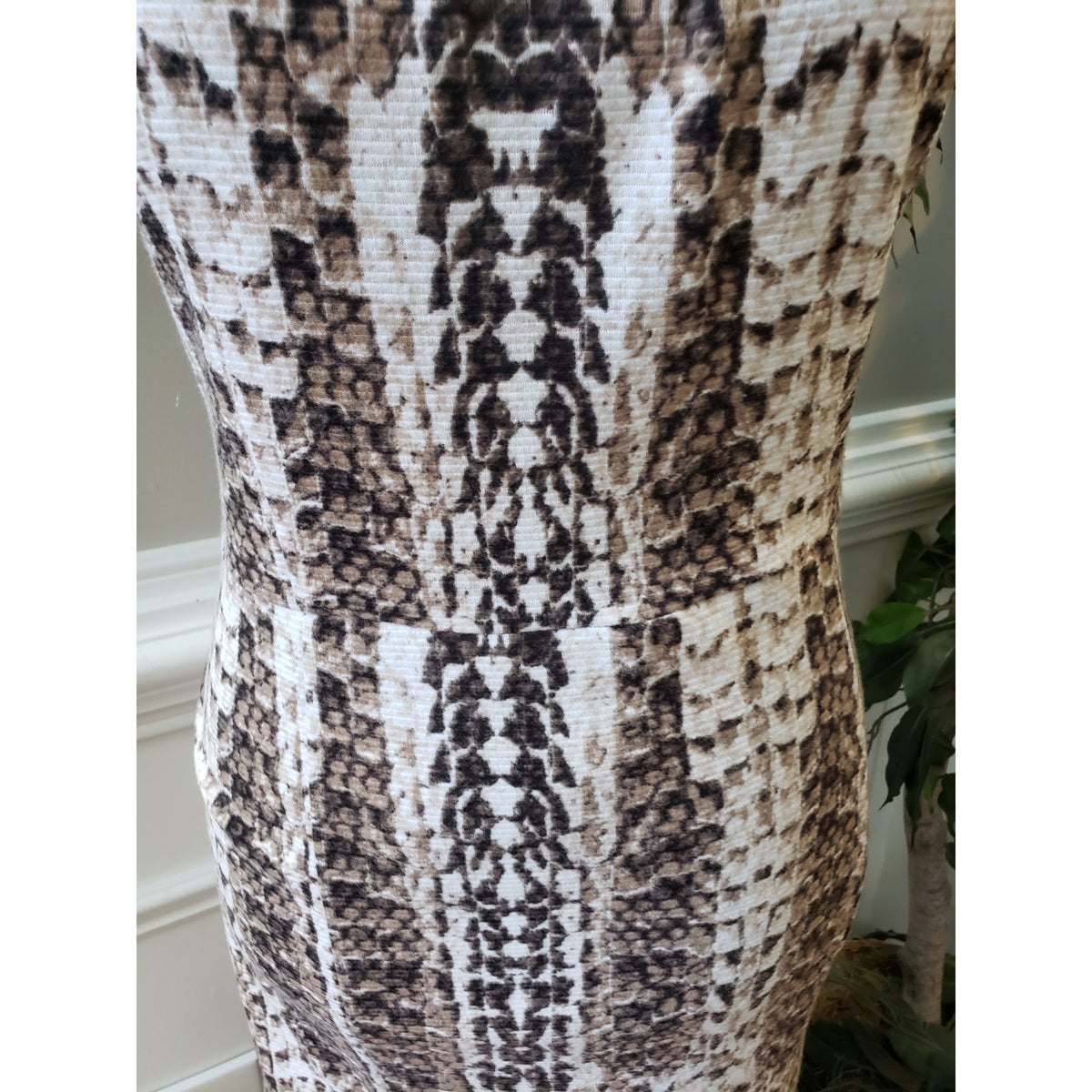 Dana Buchman Sheath Dress Women Size 10 Brown Beige Snakeskin Stretch Career