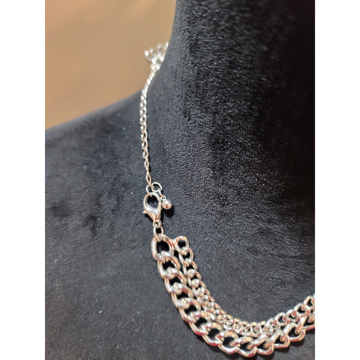 Women's Silver Chain Necklace With Yellow Gemstones And Lobster Clasps Lock