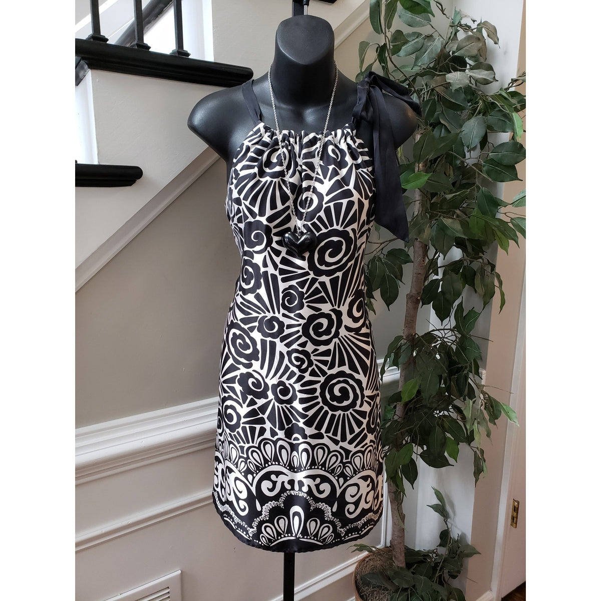 White House Black Market  Silk Sleeveless Dress Black/White Geometric Print 0