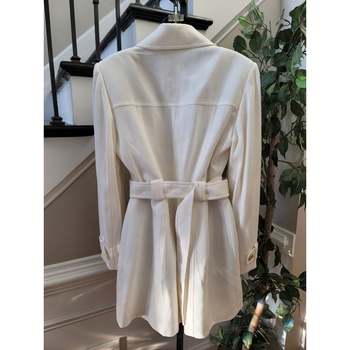 Tahari Trench Coat Womens SZ 12 White Double Breasted Buttons Belted Long Sleeve
